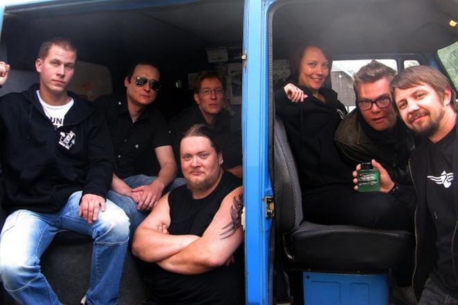 Sugardams lukeutuu Ähtärin kesän esiintyjiin Hotelli Mesikämmenessä. Kesällä 2012 Sugardams-muusikoina poseerasivat Sami Haapaniemi, Petri Mäki, Taisto Viikeri, Jukka Saari, Elina Paananen, Miikka Koskinen ja Jamo Niemi. ARKISTOKUVA: MINNA HIIRONEN