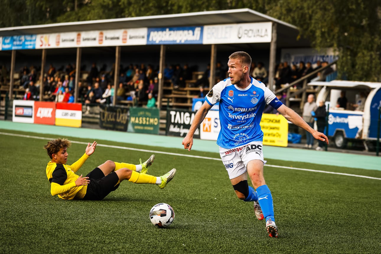 Tomas Varhi sai kapteenin vastuusta lisäbuustia, ja hänen henkilökohtainen panoksensa oli tärkeä RoPSin kotivoitossa.