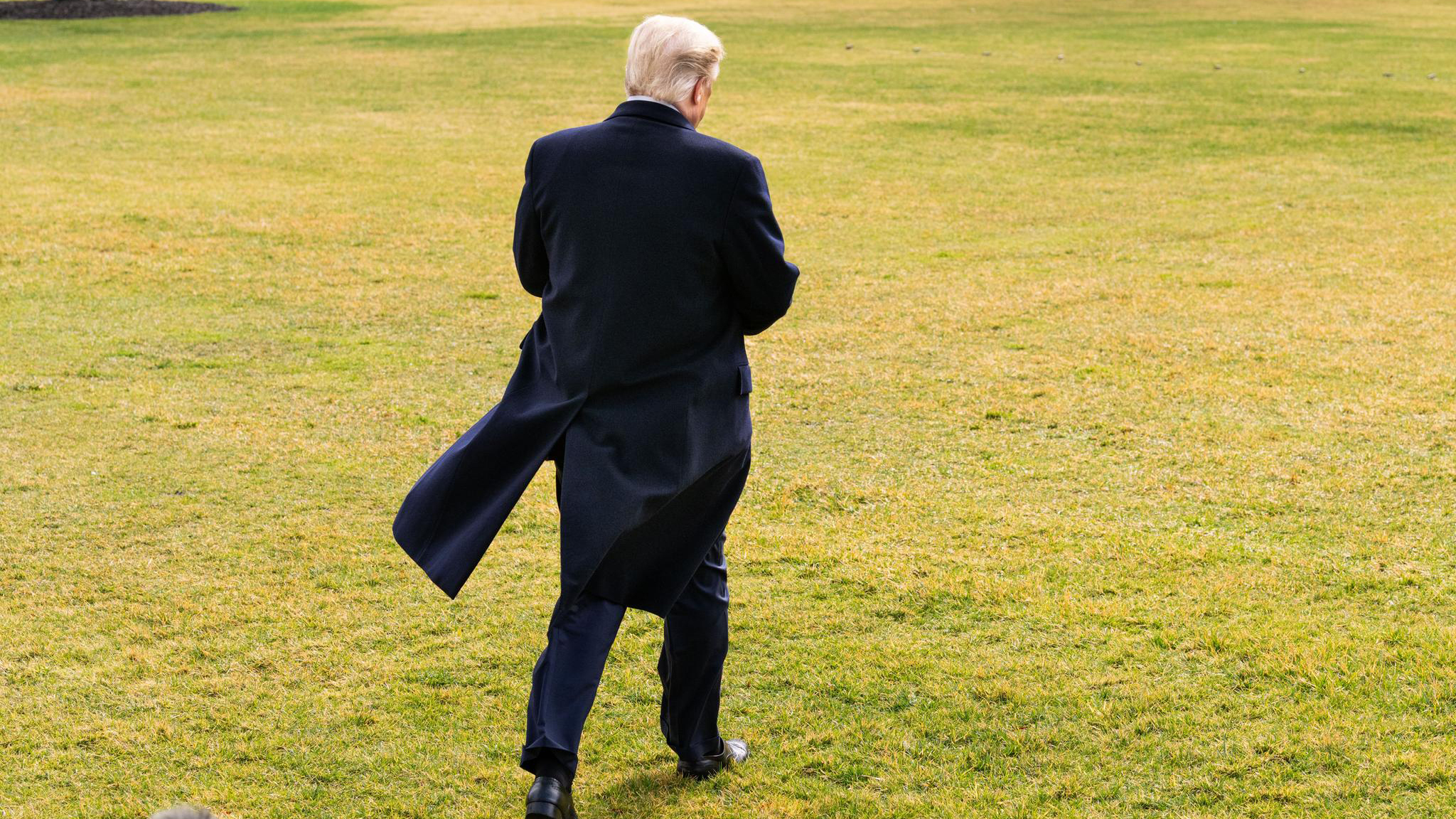Trump poistui helikopterilla Valkoisesta talosta – vallanvaihto tapahtuu tänään