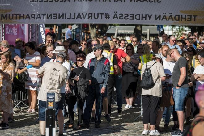 Sisäänkäynnin ruuhka Vaasa Festivalin porteilla sai Susanne Liljeströmin kääntymään kannoillaan. Kuva: Johan Hagström