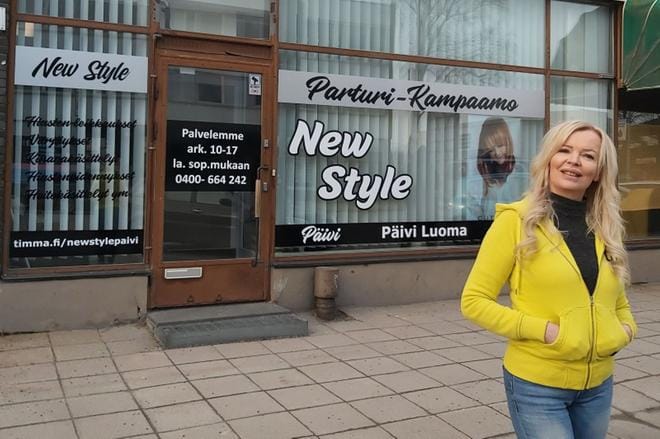 Yrittäjä Päivi Luoma on avannut Seinäjoen Kauppakadulle uuden parturikampaamon.