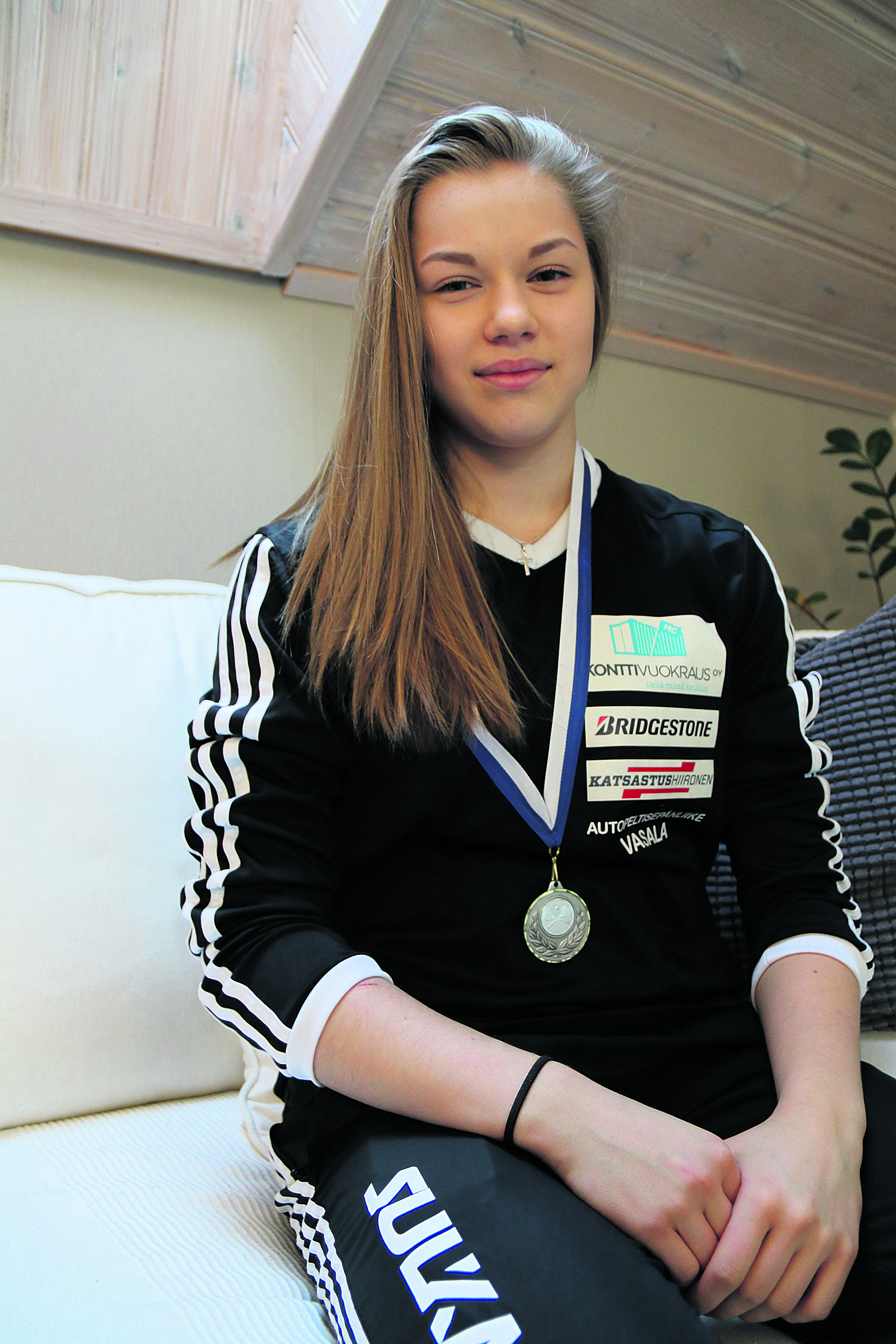 Milla Uusitalolla kisoja on paljon, joten palkintokokoelma on kasvanut vuosi vuodelta. Suomenmestaruuskisoista tuli kotiin hopeaa.