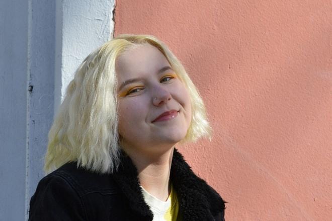 Jurvan lukiosta ylioppilaaksi kirjoittaneen Miisa Mäen suunnitelmissa siintävät yliopisto-opinnot. Häntä onnisti myös kesätyön kanssa. KUVA: ROSE ÖLING