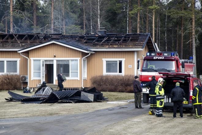 Talo kärsi palossa isot vahingot. KUVA:JUHA AHO-PYNTTÄRI