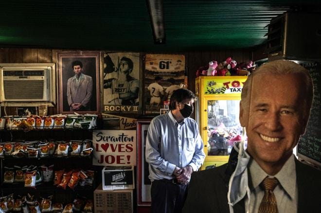 Pennsylvanian Scrantonin kaupungin laitamilla moni kannattaa kyltein oman kylän kasvattia presidentiksi. Voitosta paikalliset eivät ole uskaltaneet olla varmoja. KUVA: Mario Cruz / EPA