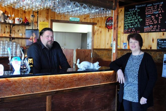 Mikko Jylhä ja Ingrid Geeraerts kertovat, että Wagneriin saadaan remontilla lisää tilaa. KUVA: EEVA-LIISA KULJU