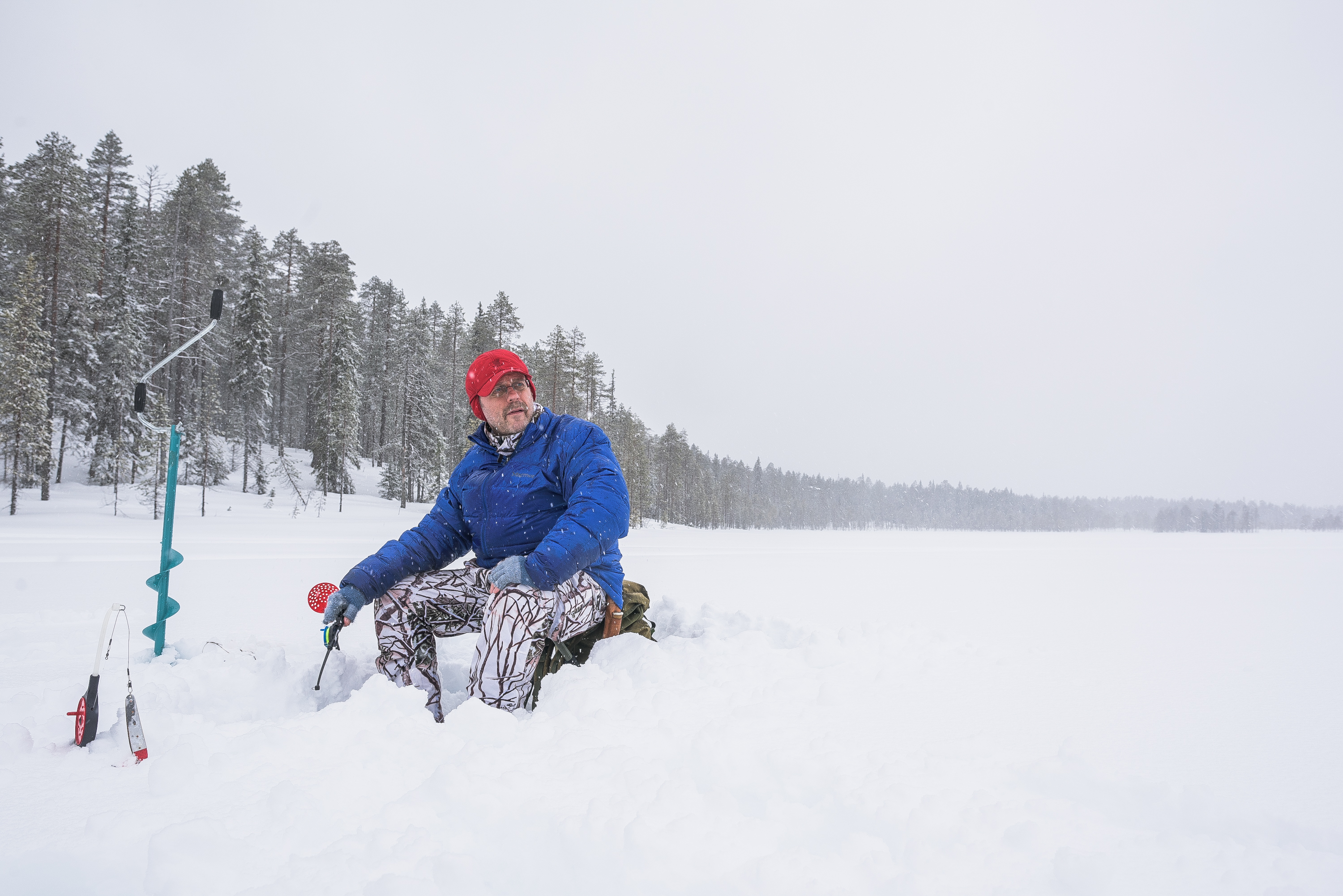 Ei ole hääviä. Pekka Ervasti ei kauaa jaksanut istua räntäsateessa pilkillä.