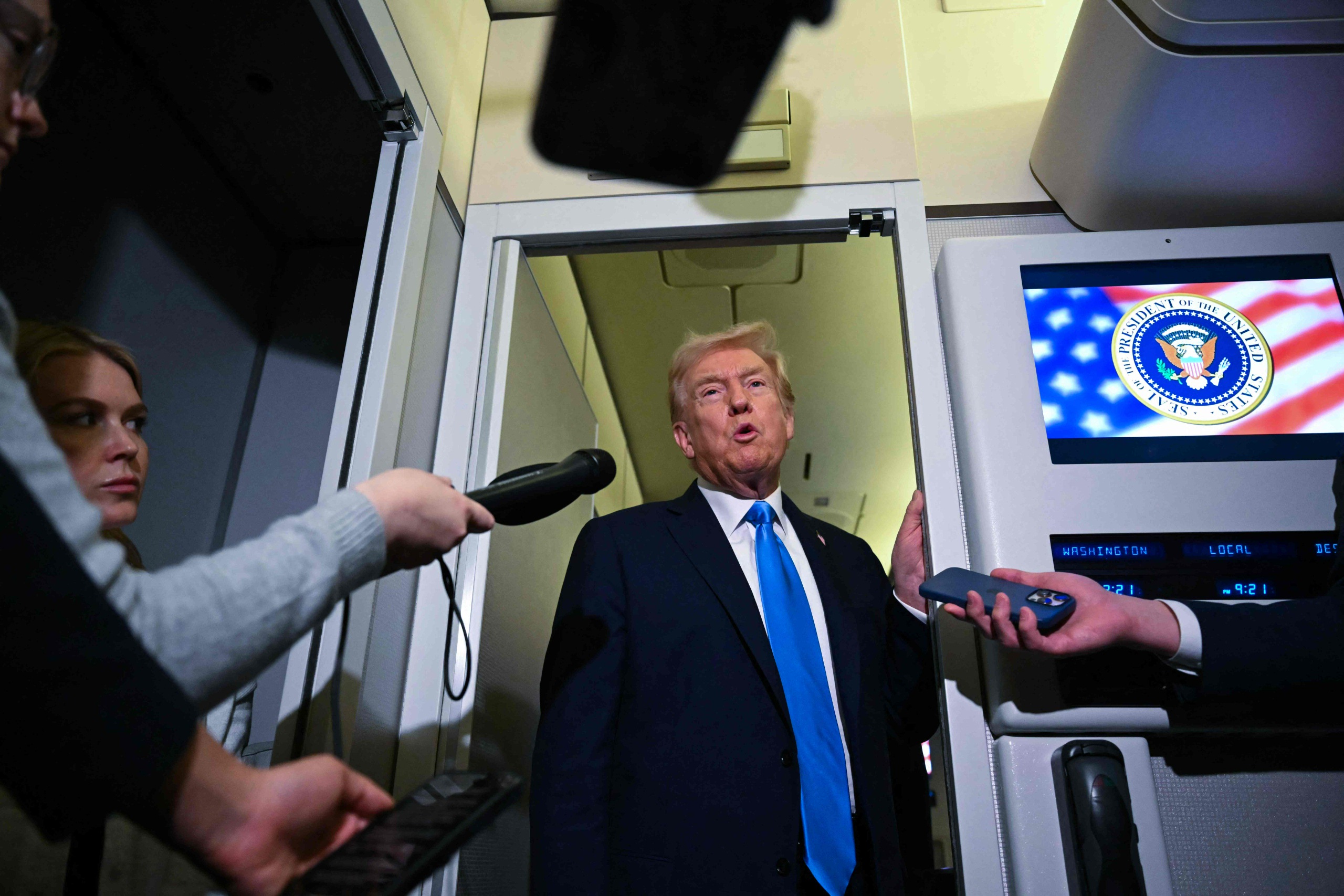 Trump aikoo nostaa Kanadan tuontitulleja 10 prosentilla lisää, tv-mainos kaihertaa