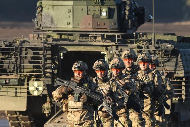 Saksan armeijan sotilaita osallistumassa sotaharjoitukseen viime syksynä. Saksa harkitsee ulkomaalaisten rekrytoimista armeijaansa. KUVA: David Hecker/EPA