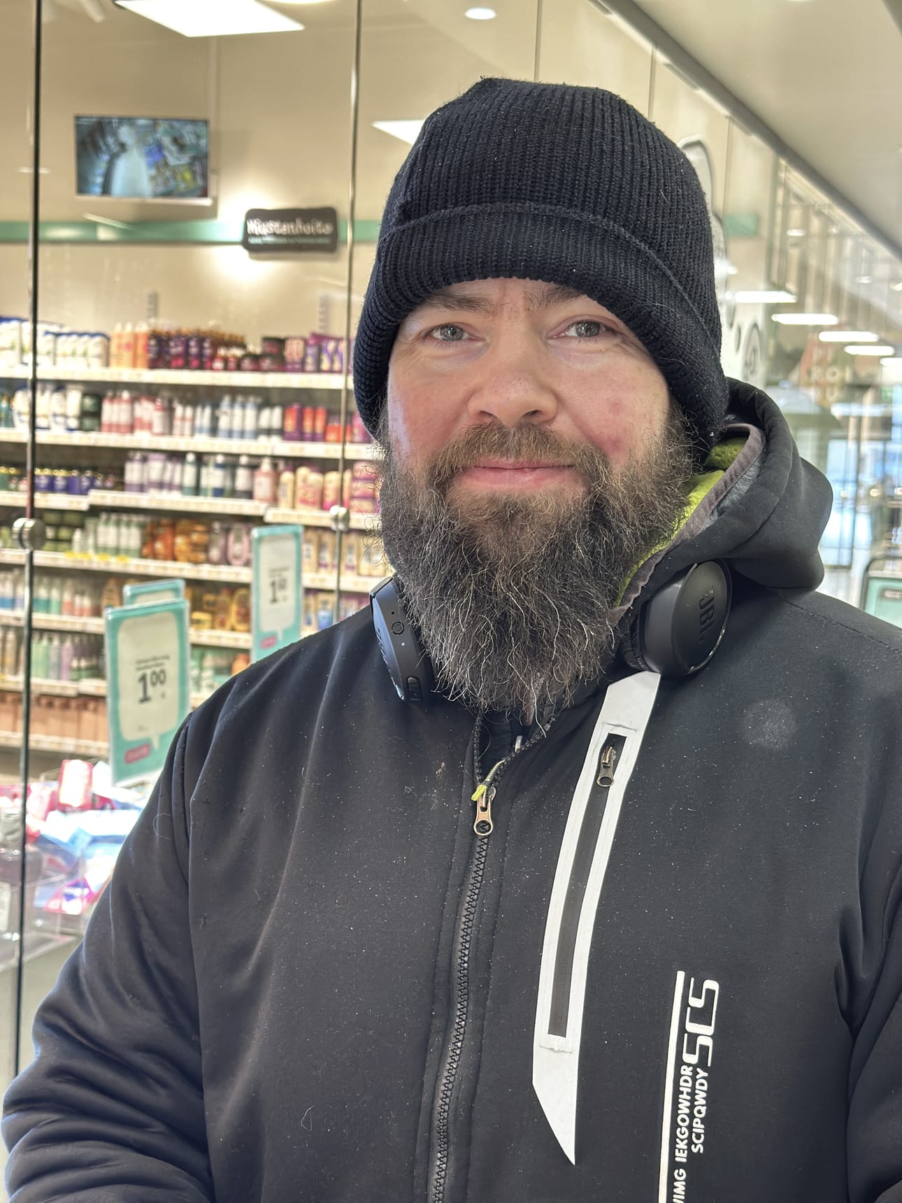 – Hyvä ystävä on luotettava. Ei kai siinä muuta tarvita? pohtii Jesse, joka ei halua paljastaa sukunimeään.