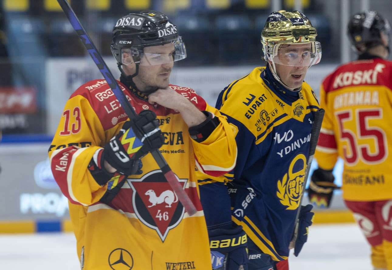 Kärpät otti pisteet perjantaina Raksilan trillerin päätteeksi. Julius Junttila kuvattiin kotijäällään.