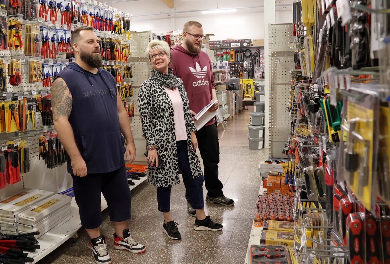 Virve ja Marko Kankaanpään perheyrityksessä työskentelevät muun muassa pariskunnan vävy Pasi Harju (vas.) ja poika Mikael Kankaanpää (oik.).