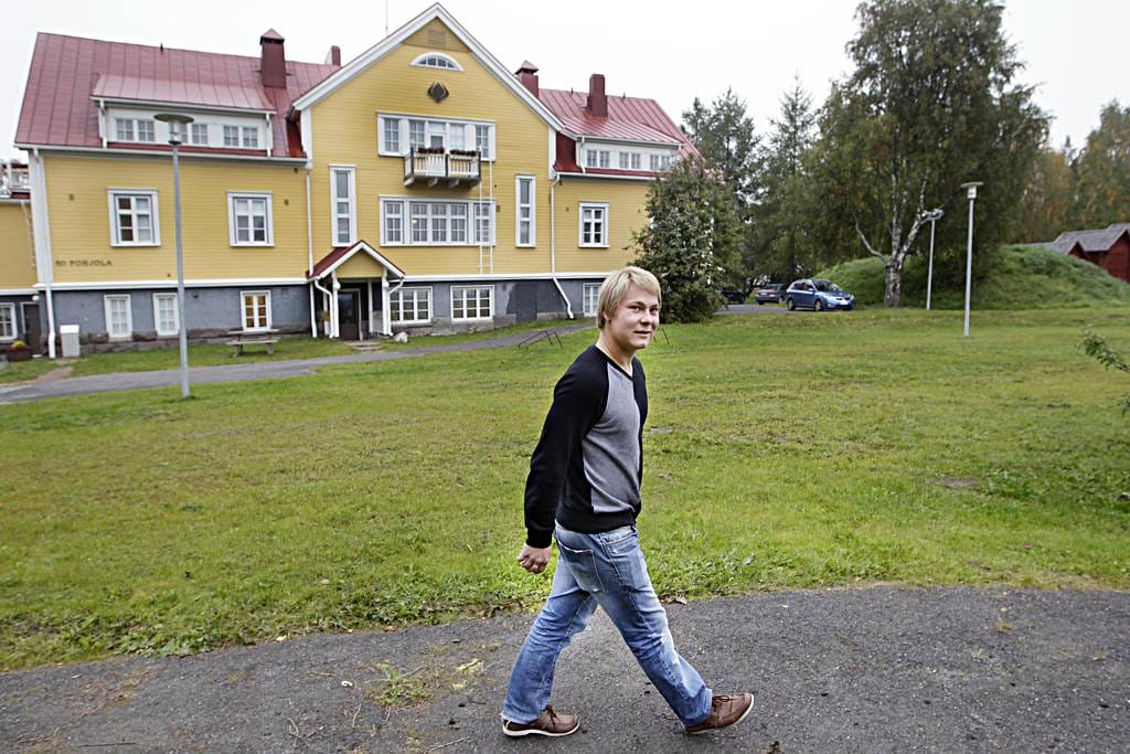 Turun kupeesta Kaarinasta kotoisin oleva Joni Enqvist sai elämälle hyvät eväät Muhoksella toimivasta Pohjolakodista, joka täyttää torstaina 95-vuotta.