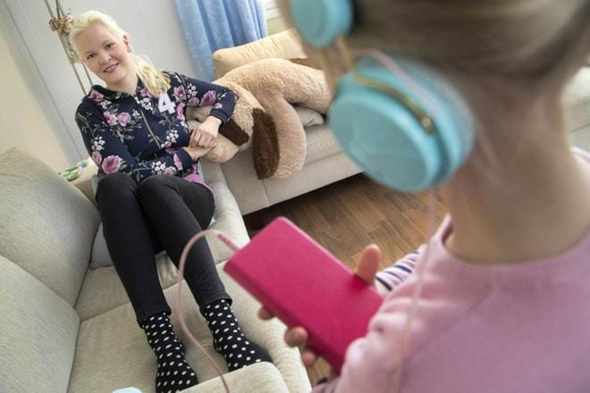Jenni Koivisto-Maasalosta tuli rokotusvastainen nuori äiti. Kuva: COM.PIC/MAURI RATILAINEN