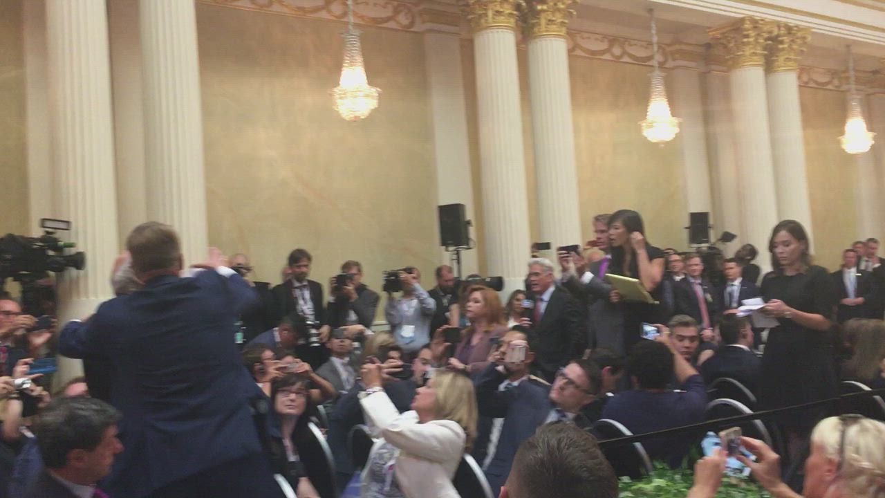 Mies poistettiin Trumpin ja Putinin tiedotustilaisuudesta