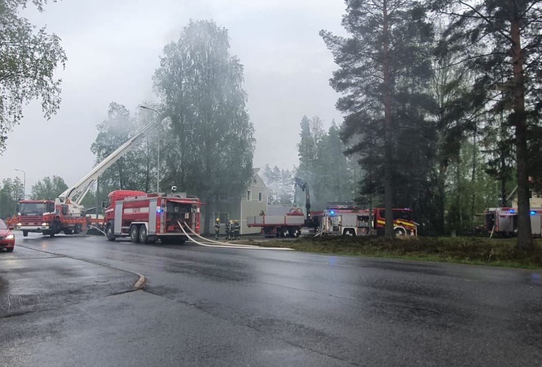 Pelastuslaitos sai hälytyksen onnettomuuspaikalle pian iltaseitsemän jälkeen helatorstaina.