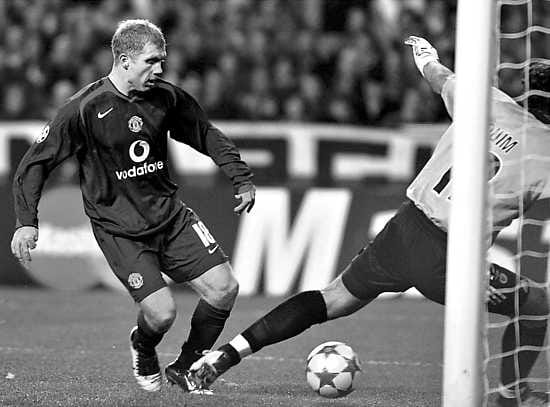 Toivo eli. Manchester Unitedin toive jatkosta eli, kun Paul Scholes siirsi joukkueensa 1-0-johtoon jo kuuden peliminuutin jälkeen.