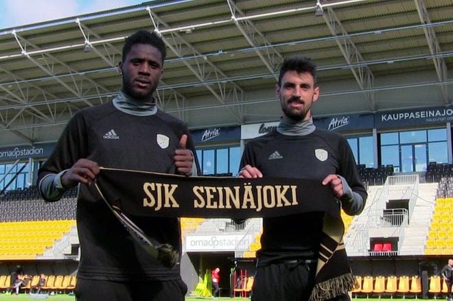 Anatole Abang (vas) ja Chema Anton ovat heti pelikelpoisia. KUVA: SJK mediatiimi