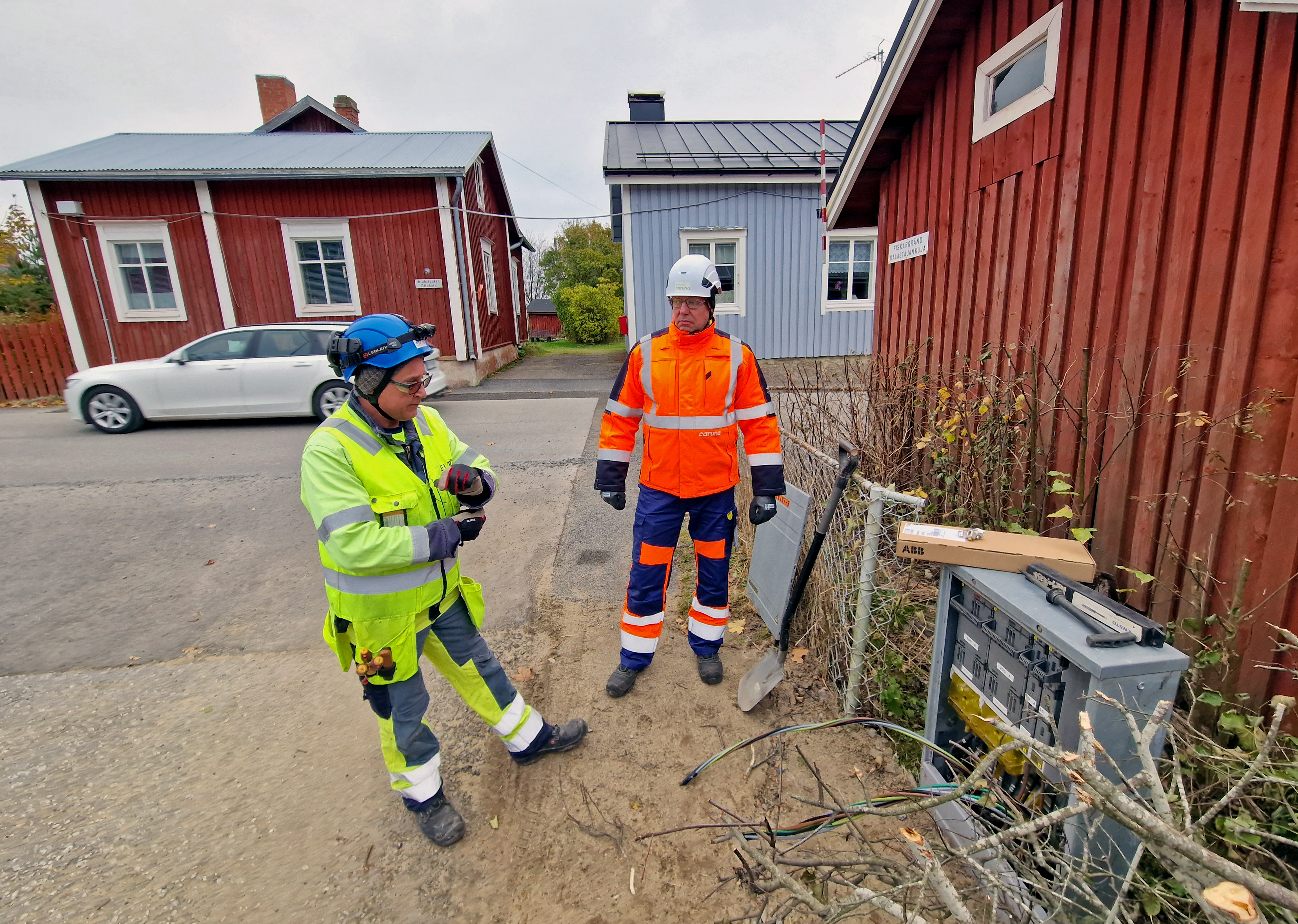 Sähkökaapeleista jo 2/3 on maan alla – Myrskyt ja lumi eivät enää kovin helposti pane toimintoja seis