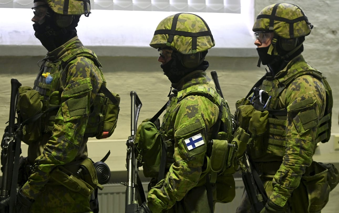 Valmistelussa olevan esityksen mukaan Puolustusvoimien reservin yläikäraja nostettaisiin 65 vuoteen. LEHTIKUVA / HEIKKI SAUKKOMAA