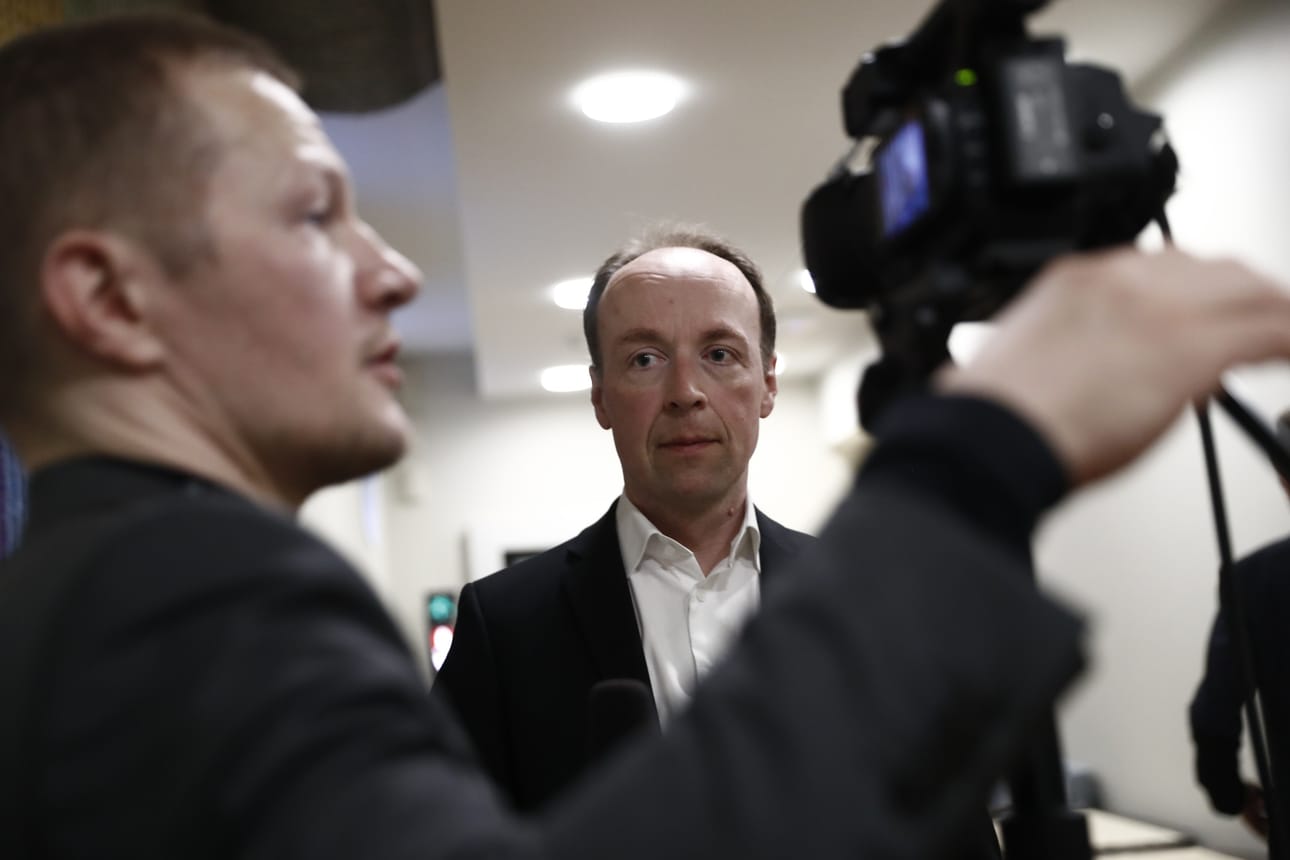 Jussi Halla-aho arvelee, että kokoomuksella on suurempia vaikeuksia orientoitua oppositiotyöskentelyyn kuin perussuomalaisilla.