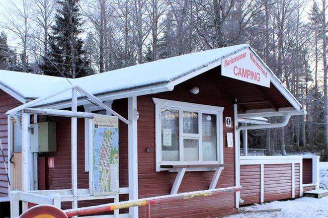 Marianrannan leirintäalueen rakennukset laitettiin myyntiin Kaskisissa. Kaupunki jää tontin omistajaksi ja vuokraajaksi.