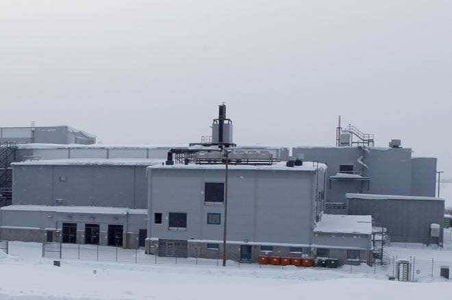 Uraanilaitosrakennus on jo olemassa Terrafamen alueella. Siinä on tällä hetkellä toimistotiloja sekä muun muassa vesienhallinnan laboratoriotoimintoja ja kunnossapidon huoltotoimintaa. KUVA: Juha Neuvonen/Arkisto