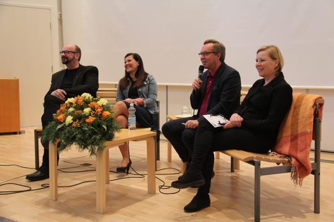 Etelä-Pohjanmaan Yrittäjät ry:n toimitusjohtaja Heikki Risikko, Kauhajoen kaupunginjohtaja Linda Leinonen, elinkeinoministeri Mika Lintilä ja Kuntaliiton kehittämispäällikkö Erja Lindberg pohtivat seminaarissa muun muassa työn ja työntekijän kohtaamista.– Pohjalaismaakunnissa on hyvä työllisyystilanne, mutta samoja ongelmia niissäkin on kuin muualla Suomessa, ministeri totesi. KUVA: MIA KÄRKKÄINEN