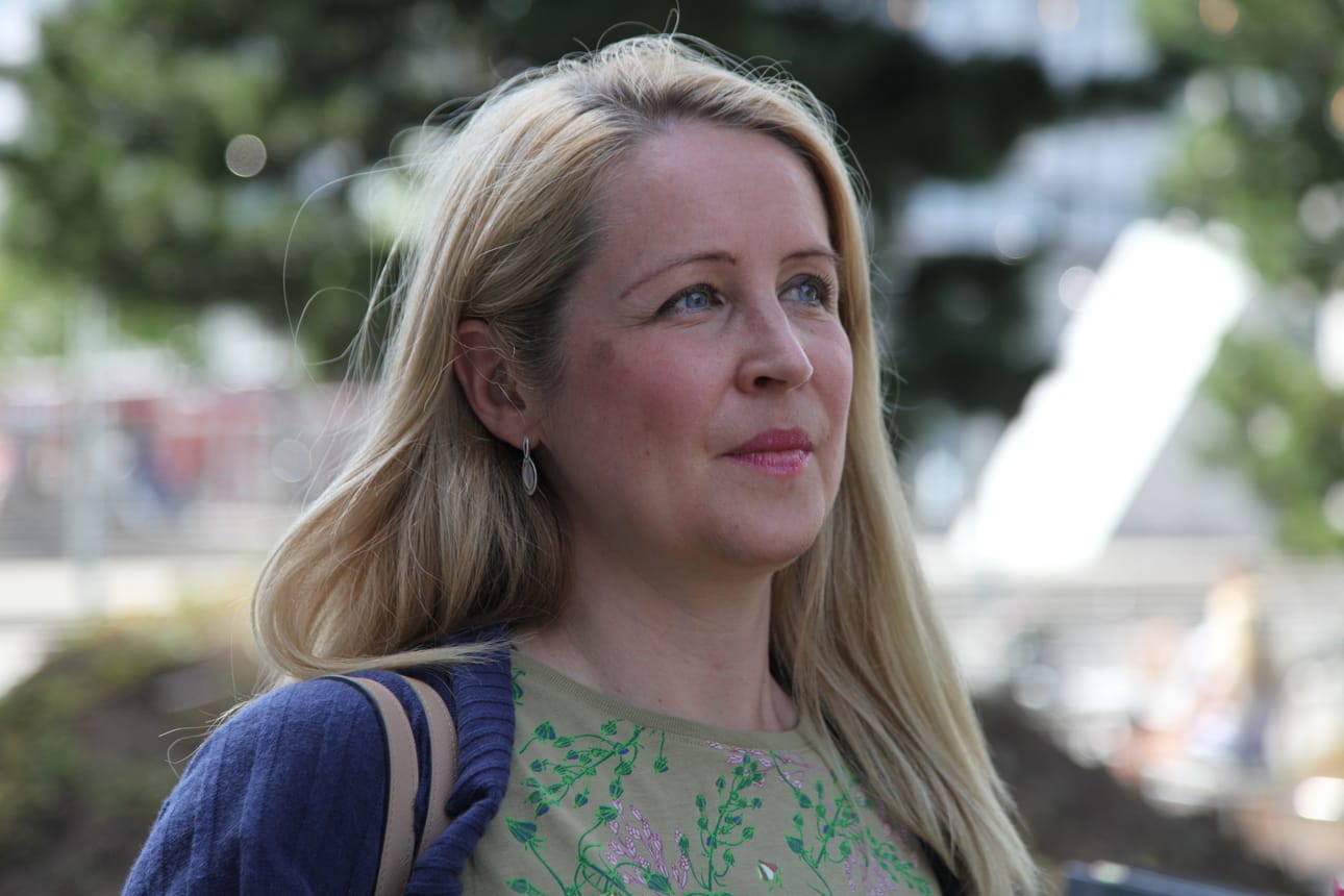 Putinin hallintoa avoimesti vastustava Suomen venäläinen Irina Vesikko ei aio unohtaa Venäjän poliittisia vankeja.
