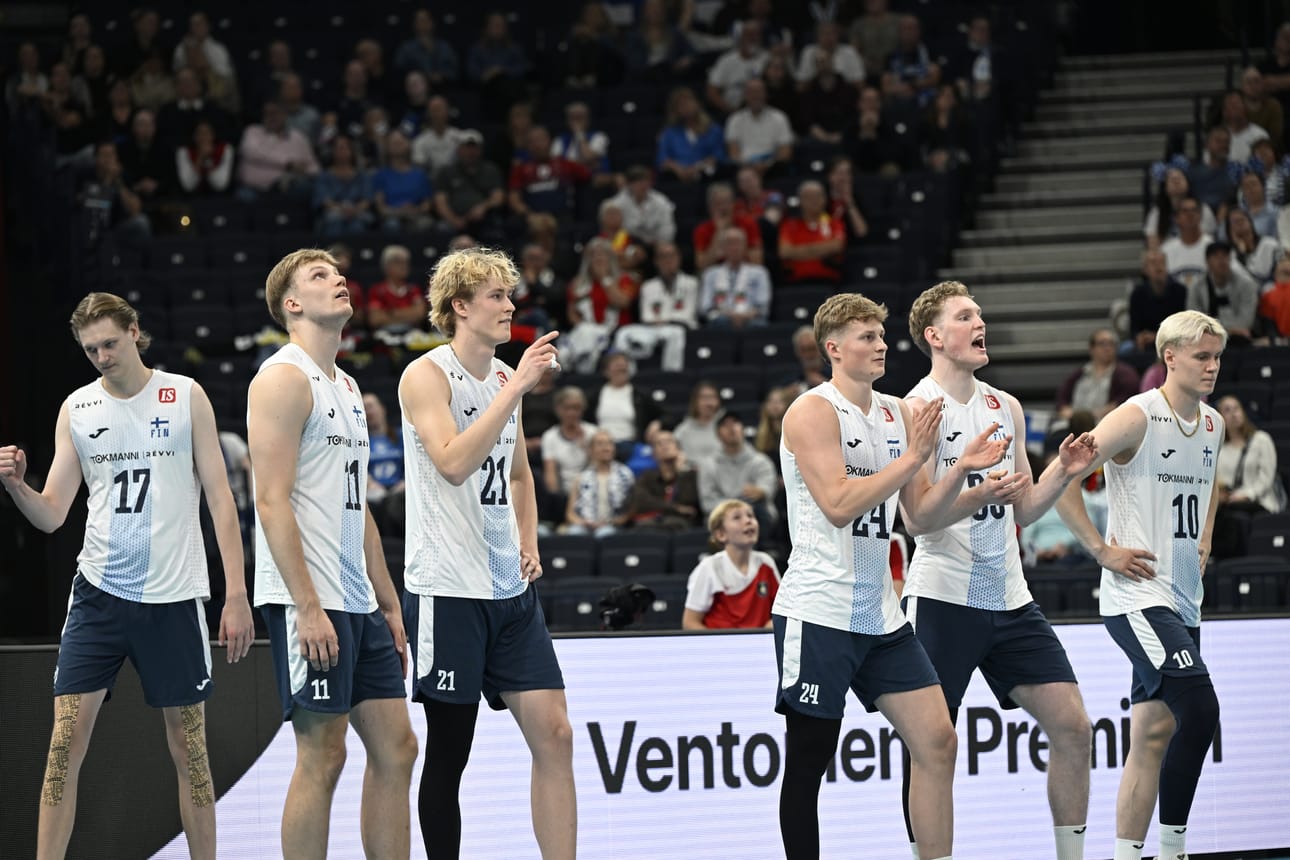 Suomi kukisti Kreikan miesten EM-kisojen pudotuspelien avauskierroksella.
