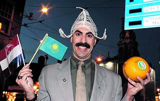 Brittikoomikko Sacha Baron Cohen poseerasi Borat Sagdijevin hahmossa lokakuussa Amsterdamissa.
