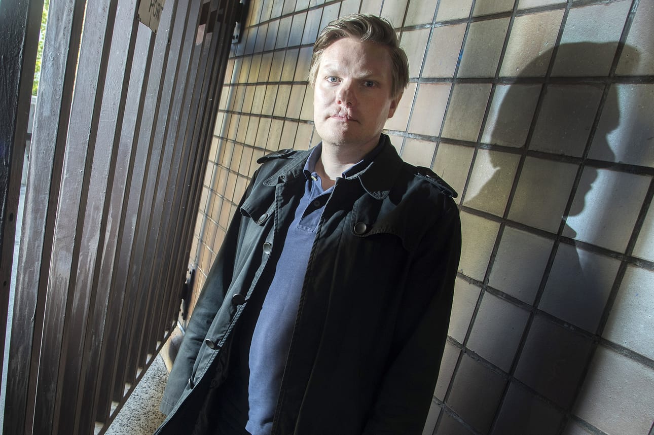 Äänikirjasarjassaan Tuomas Rimpiläinen kertoo paitsi Turun terrori-iskusta, myös välittää sarjakuristaja Michael Penttilän tarinan.