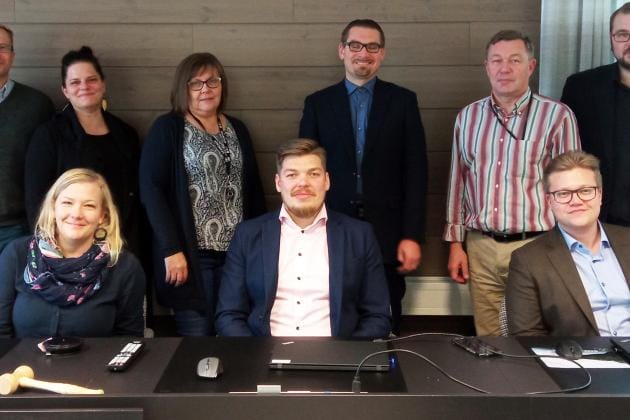 Digihankkeen aloituspalaveriin osallistui väkeä kaikista kolmesta kunnasta. Kuvassa takana Jouni Pummila, Sanna Syrjälä, Jaana Salo, Teemu Puolijoki, Jari Salonen ja Teemu Karhunen sekä eturivissä Johanna Rannanjärvi, Tuomo Johansson ja Topi Karjalainen.