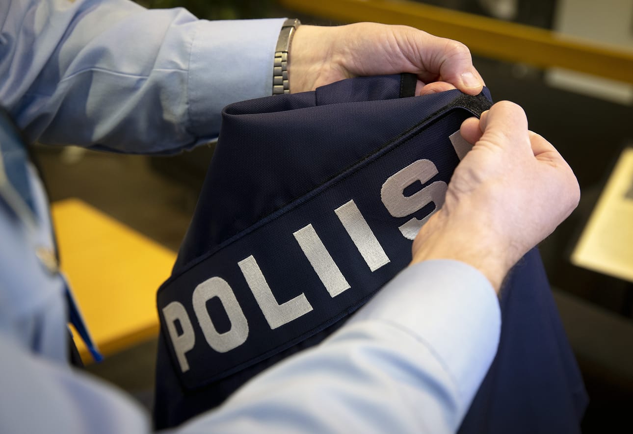 Keskusrikospoliisi varoittaa poliisijohdon nimissä liikkuvista huijausviesteistä. Kuvituskuva.