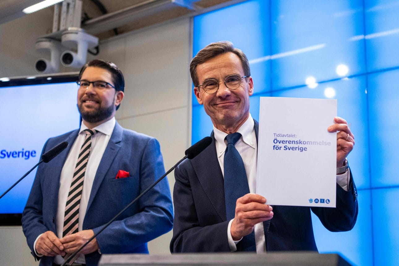 Ruotsidemokraattien Jimmie Åkesson ja Ulf Kristersson ovat hallituksen napamiehet, vaikka Åksesson ei varsinaisesti olekaan hallituksessa.