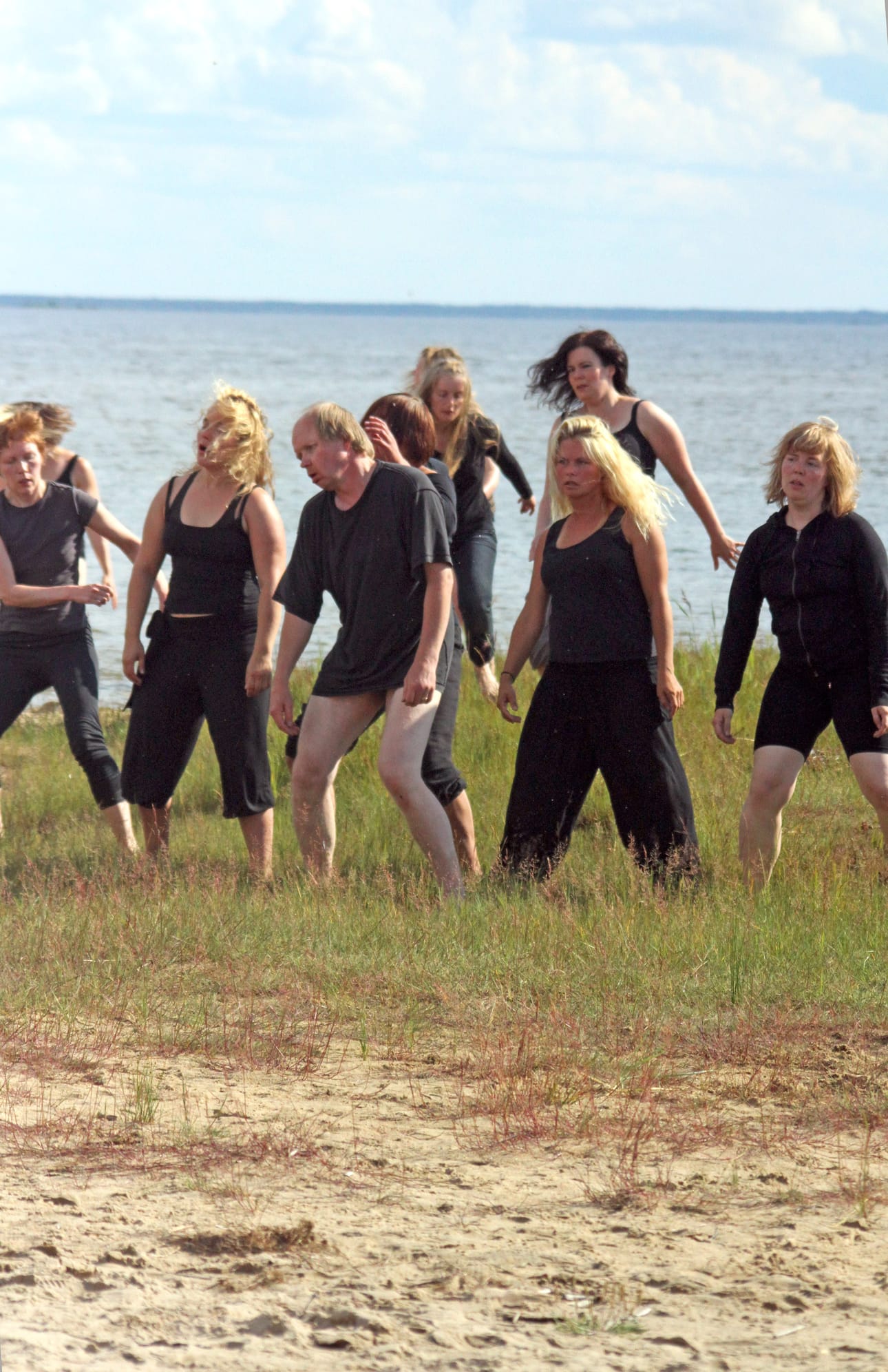 Vuonna 2012 Teatterifestivaalilla nähtiin muun muassa Sakaaleja ja arabeja by Franz Kafka -esitys.