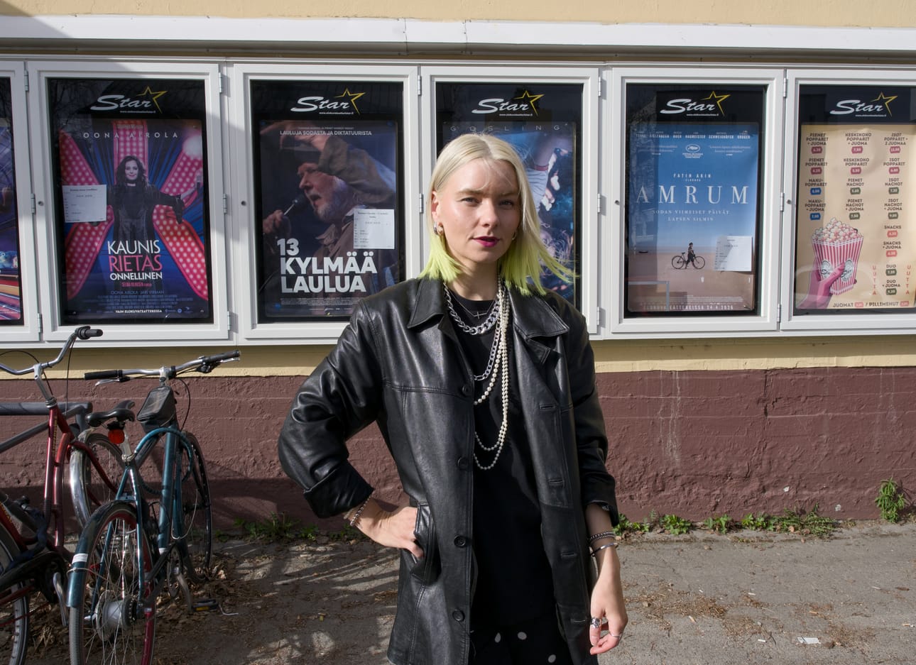 Omaa mallistoaan nuorten suunnittelijoiden perjantaiseen Soda: Next in Line -muotinäytökseen valmistelleen Reetta Hellgrenin mielestä Paholainen pukeutuu Pradaan 2 tavoittaa hyvin tämän päivän muodin.