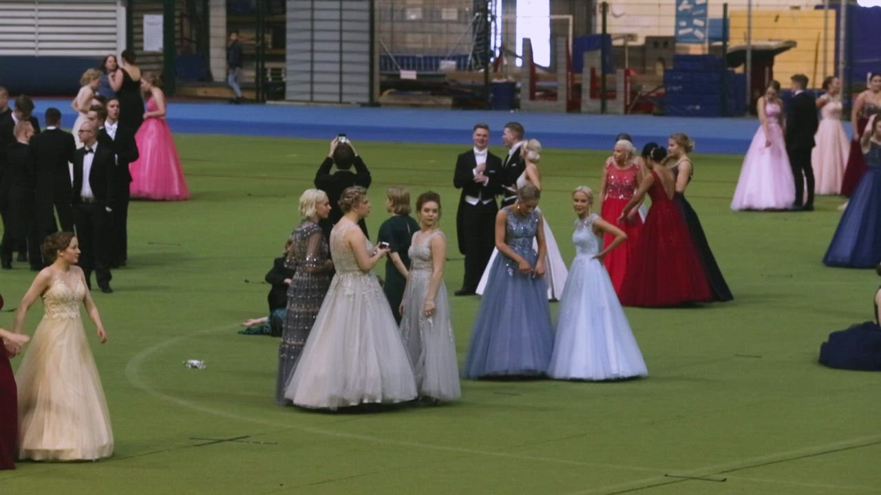 Oulun vanhojen tanssit videolla