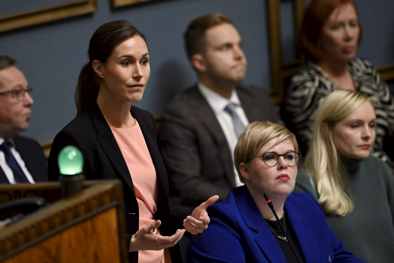 Pääministeri Sanna Marin (sd.) vakuutti torstaina eduskunnan kyselytunnilla, että hallituksella on yhtenäinen kanta luontokadon pysäyttämiseen tähtäävään EU-asetukseen. LEHTIKUVA / Vesa Moilanen
