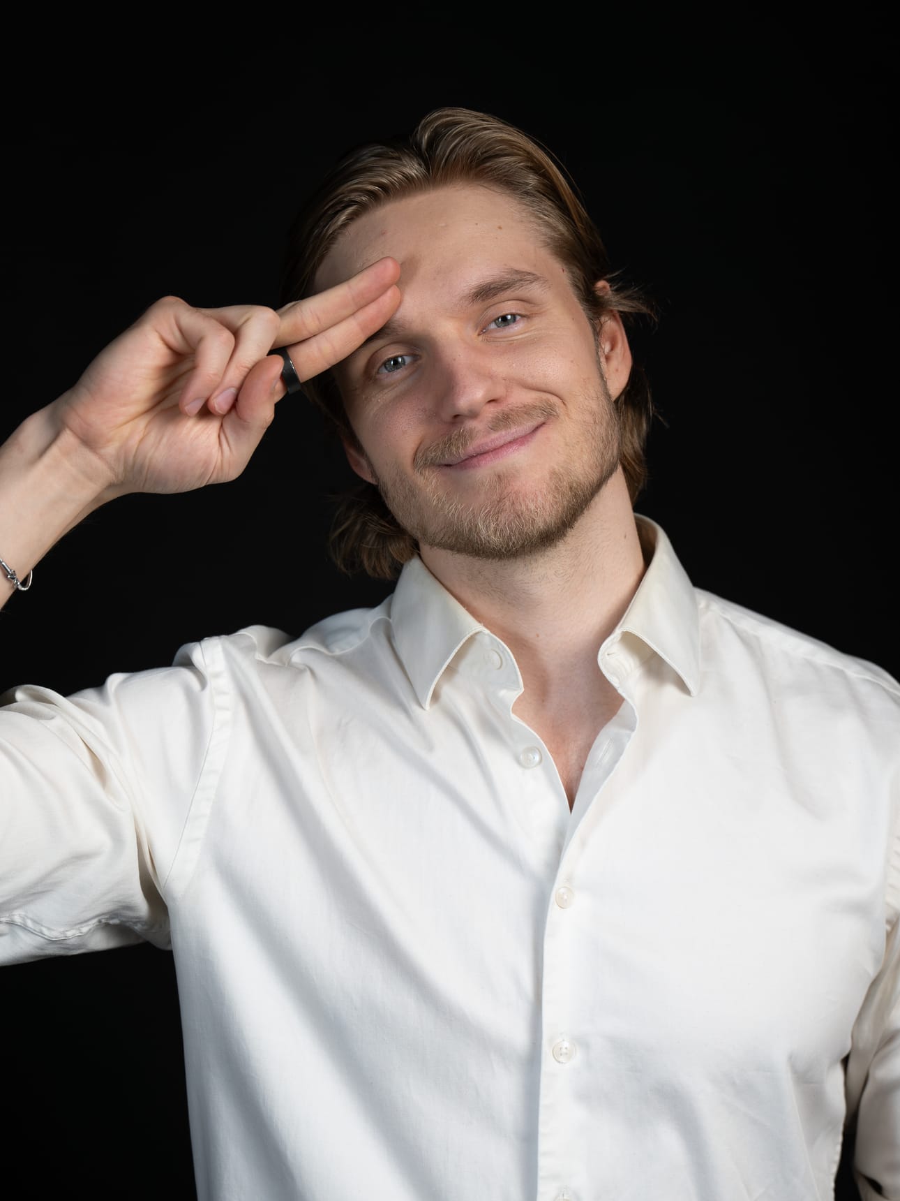 Tubettaja Jussi Silvennoinen on tehnyt videoita Satusetä-nimellä YouTubeen noin neljän vuoden ajan. Nimellä hän halusi alun perin viitata videoilla kertomiinsa tarinoihin, jonka lisäksi Satusetä tuntui hänestä jo tuolloin nimenä tarttuvalta.