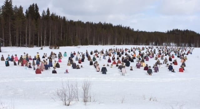 Suomussalmen hiljainen ja värjöttelevä kansa odottaa kesää