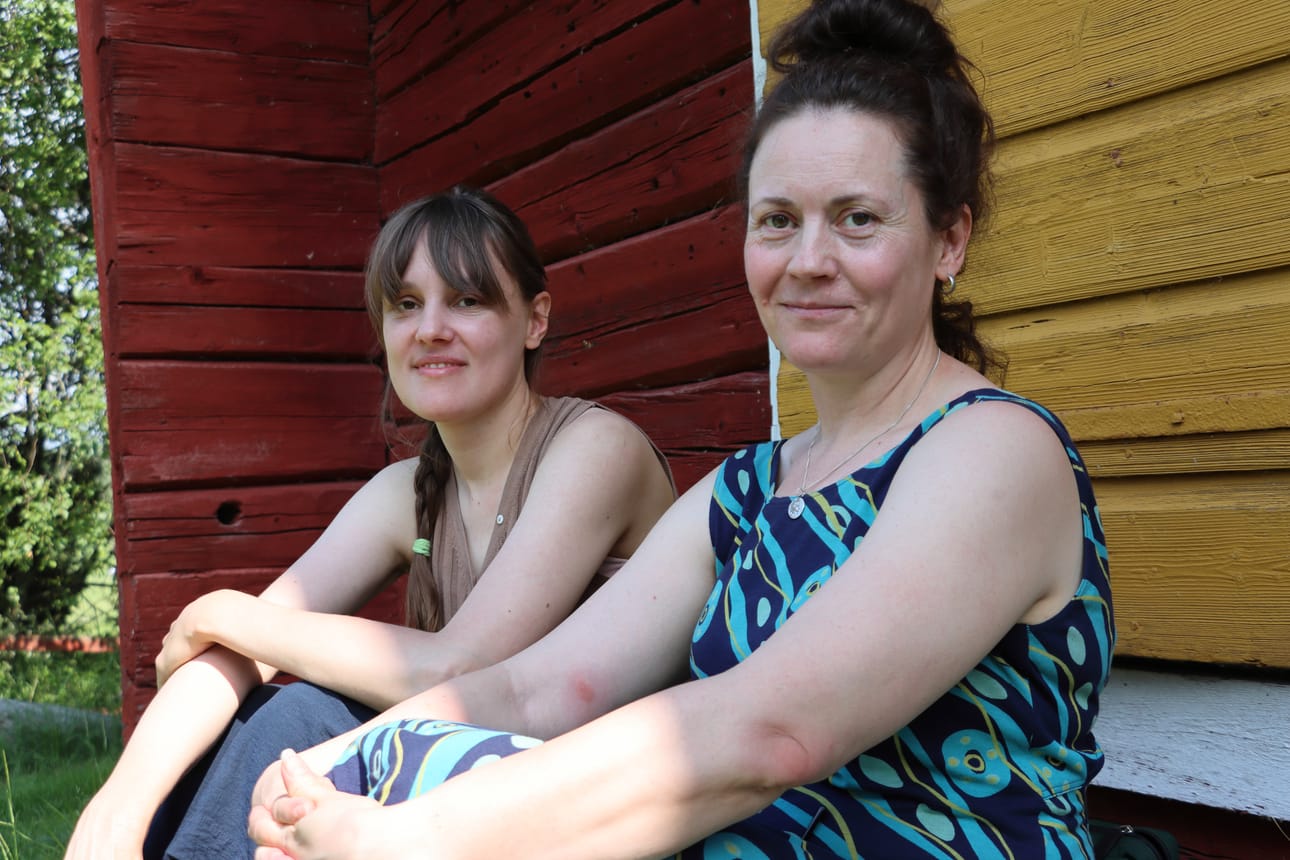 Laura Hetemäki opettaa taideleirillä ensimmäistä kertaa, Elina Försti jo kymmenettä.