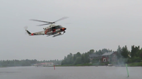 Lukijan video Rajavartiolaitoksen meripelastusnäytöksestä Oulussa