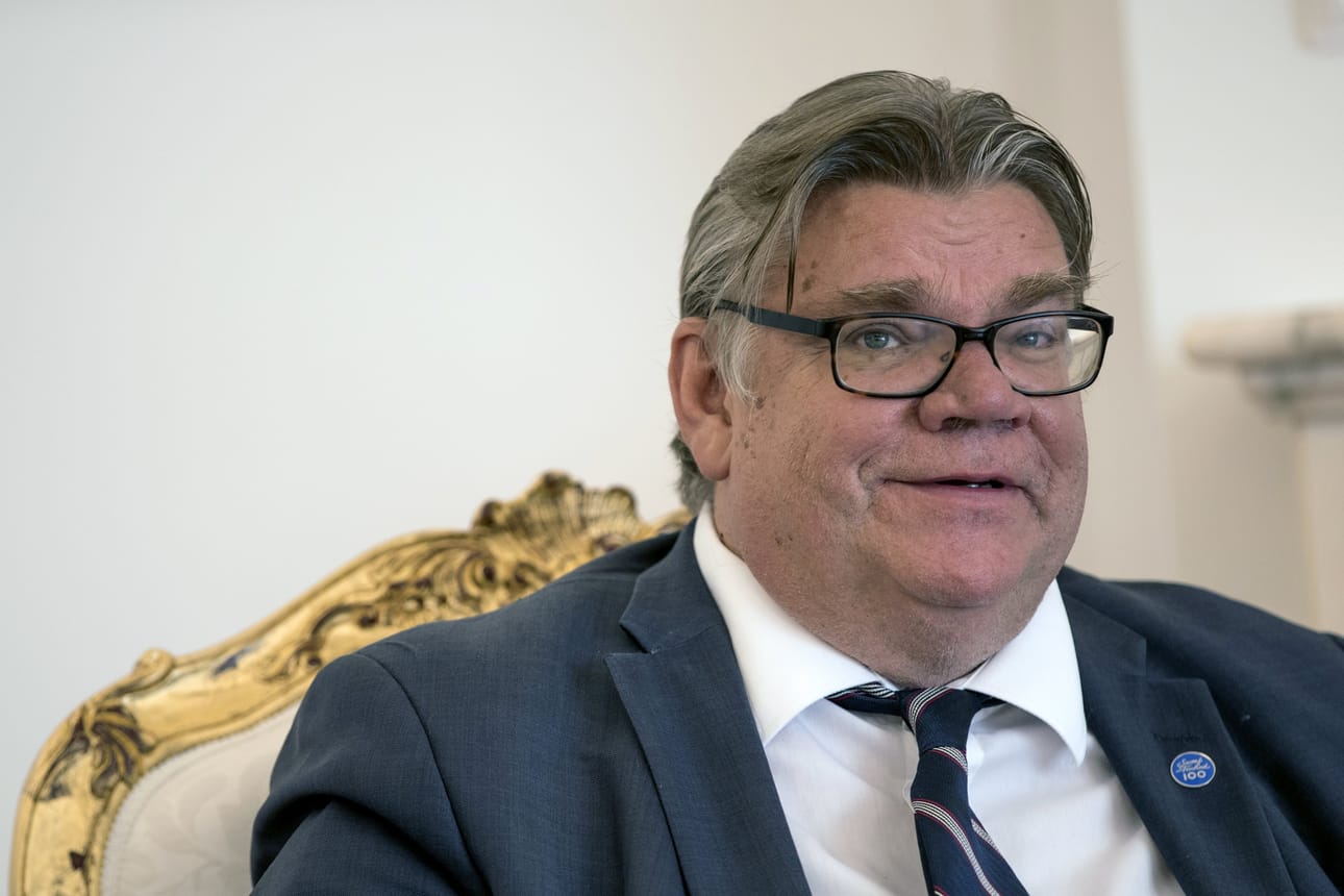 Ulkoministeri Timo Soinin (sin.) tviitti on herättänyt ihmetystä muissa poliitikoissa.