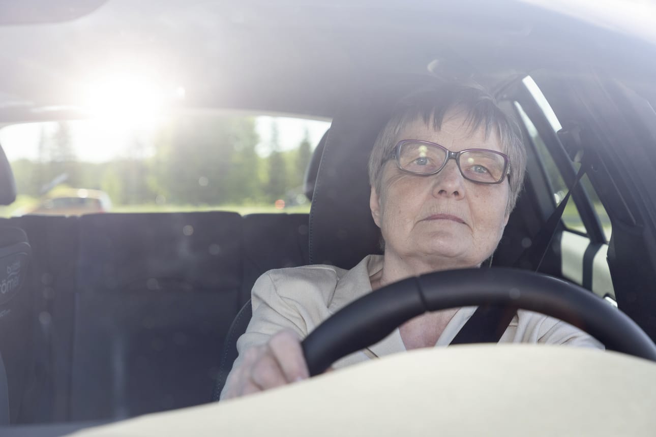 Moni iäkäs on Liikenneturvan mukaan tyytyväinen, että lääkärintarkastuksissa otetaan ajoterveysasiat huomioon.