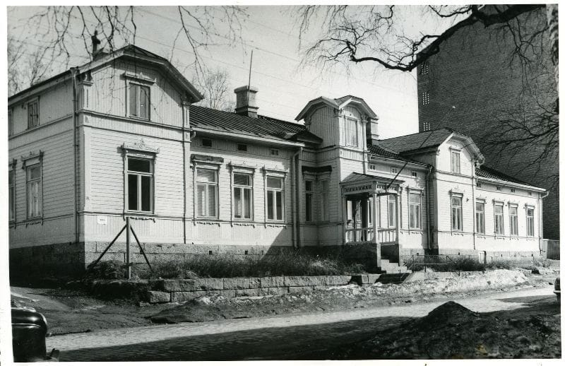 Kuvan talo on sijainnut osoitteessa Rantakatu 11.