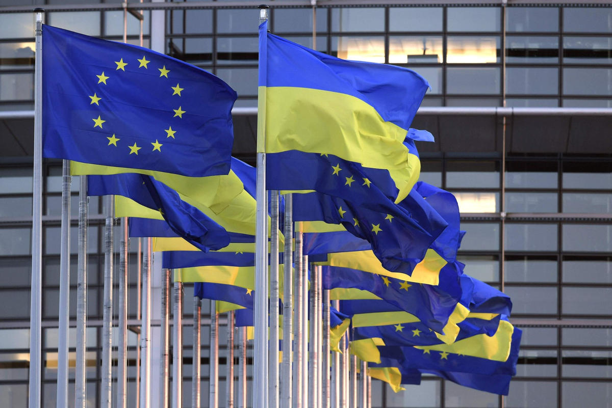 Bloomberg: EU:ssa harkitaan uutta yhteistä velkaa kasvavien energia- ja puolustusmenojen kattamiseksi