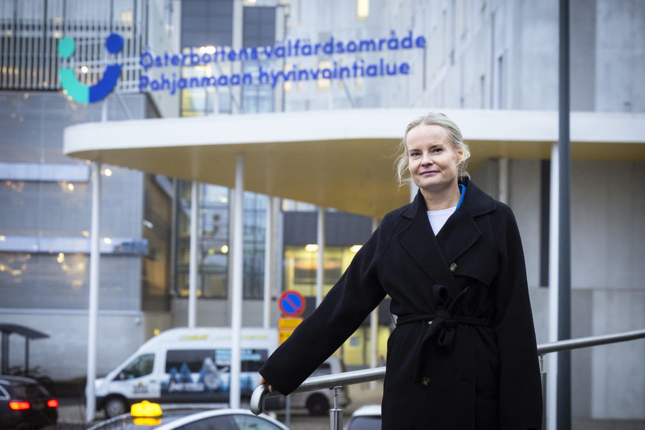 Valtiovarainministeri Riikka Purra (ps.) kiersi maanantaina Vaasassa ja vieraili muun muassa keskussairaalassa.