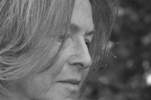 Vuoden 2020 kirjallisuuden Nobel-palkinnon voittanut yhdysvaltalainen Louise Glück (s. 1943) julkaisi ensimmäisen runokokoelmansa Firstborn vuonna 1968. Hän on saanut lähes kaikki merkittävimmät yhdysvaltalaiset kirjallisuuspalkinnot. KUVA: KATHERINE WOLKOFF