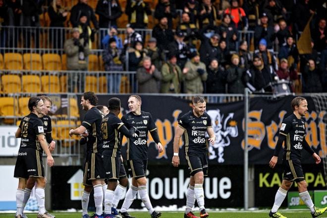 Timo Tahvanaisen (oik.) tie vie pois SJK:sta. KUVA: TOMI KOSONEN
